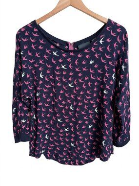 Maeve Anthropologie Swallow Bird Print Blouse Size 8 Navy Pink 3/4 Sleeve Rayon